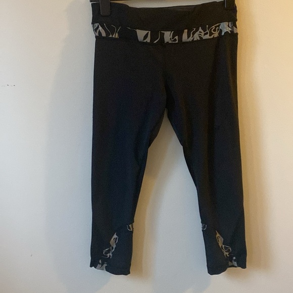 Lululemon Black Cropped Leggings - Picture 1 of 6